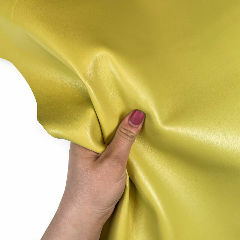 Light Green Lambskin Hides 0.7mm/1.75oz / LIMA BEAN 1166