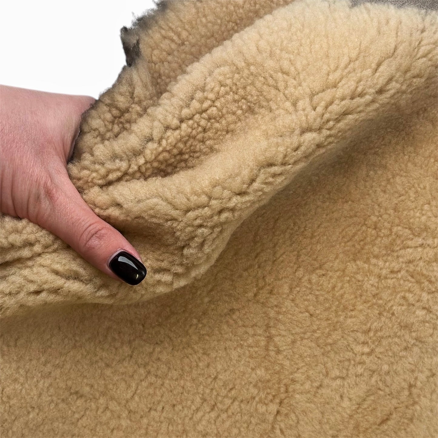 Beige Sherling Genuine Leather 1.4 - 1.6mm//3.5-4oz BEIGE SHEARLING 1584