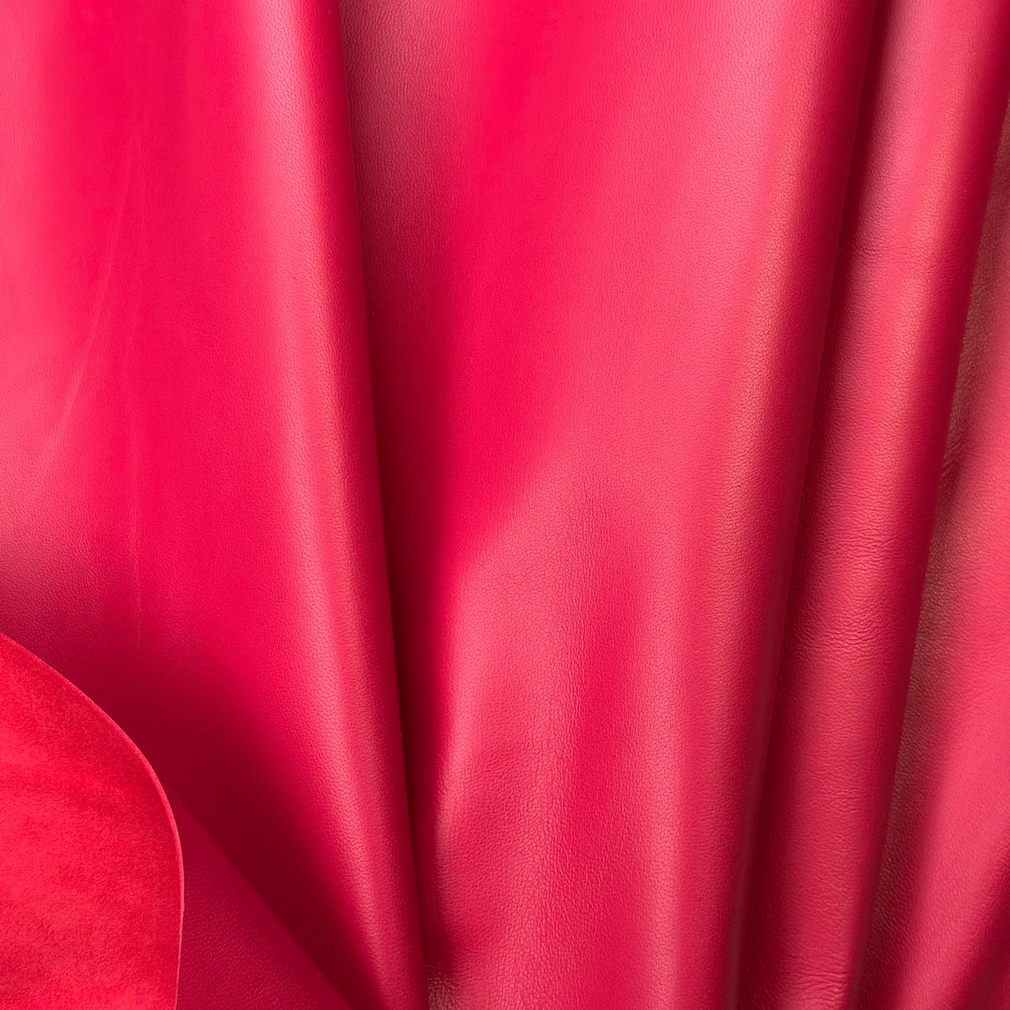 Juicy Pink Lambskin Leather 0.7-0.8mm//1.75-2oz Raspberry Pink 1628