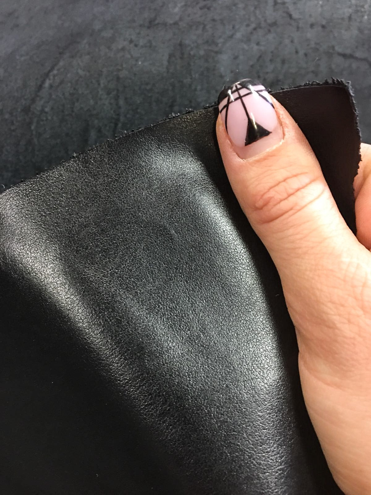 Black Cow Leather 1.2mm/3oz / Thick CLASSIC COW 679