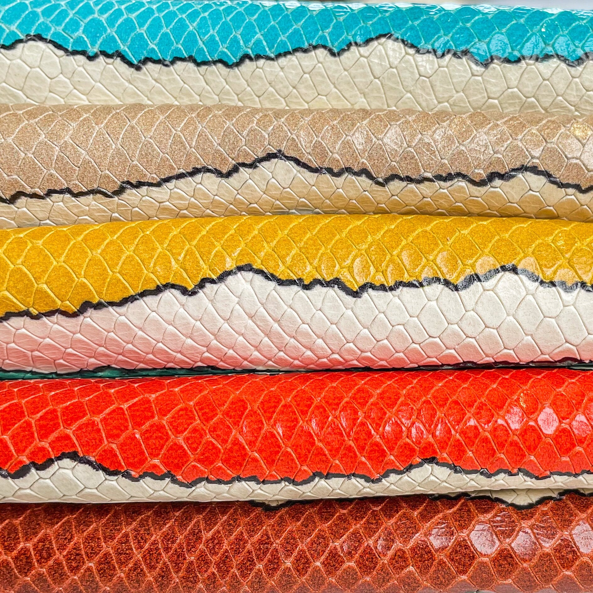 Snake Print Lambskin Leather 0.7-0.9mm/1.75oz-2.25 / CARTOON SNAKE MIX 1339