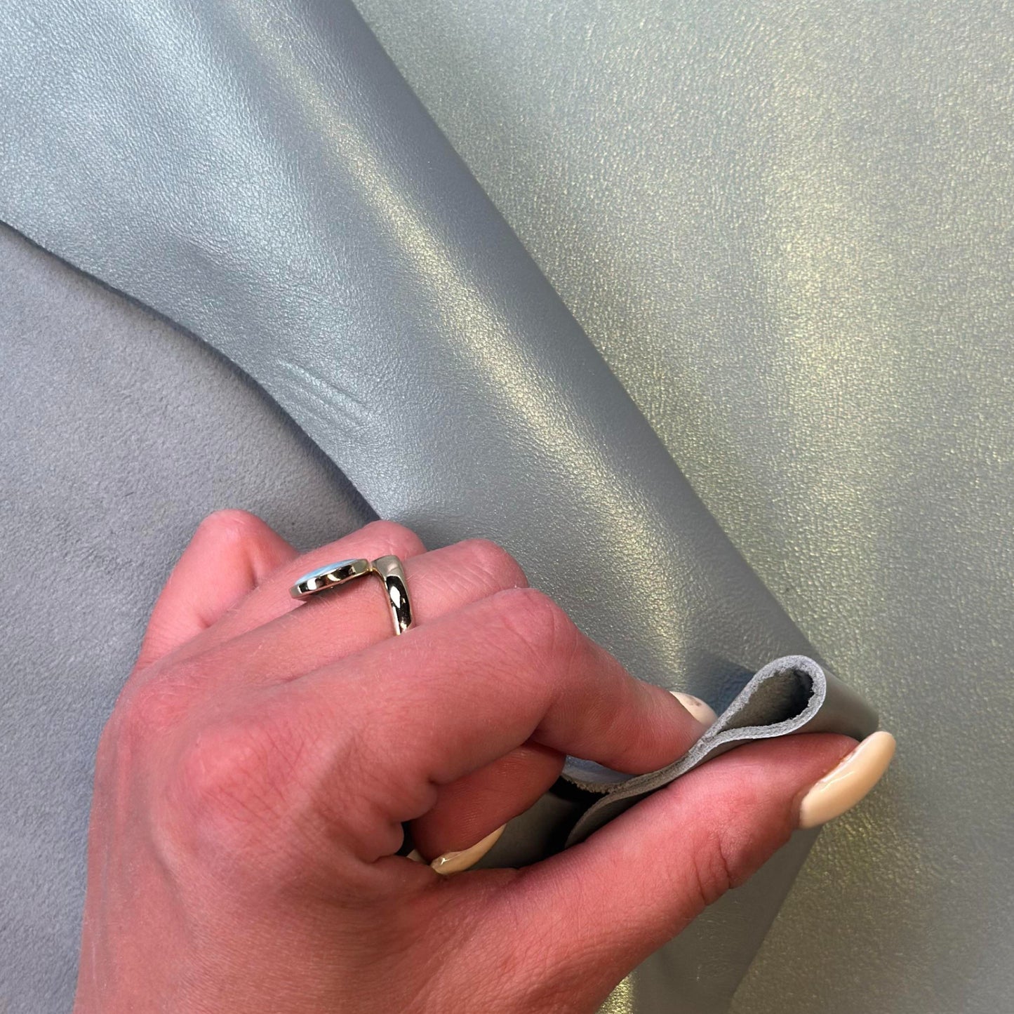 Green Perlamtured Lambskin Leather Blue Gray Hue 0.9mm/2.25oz Pearl Mint 1629