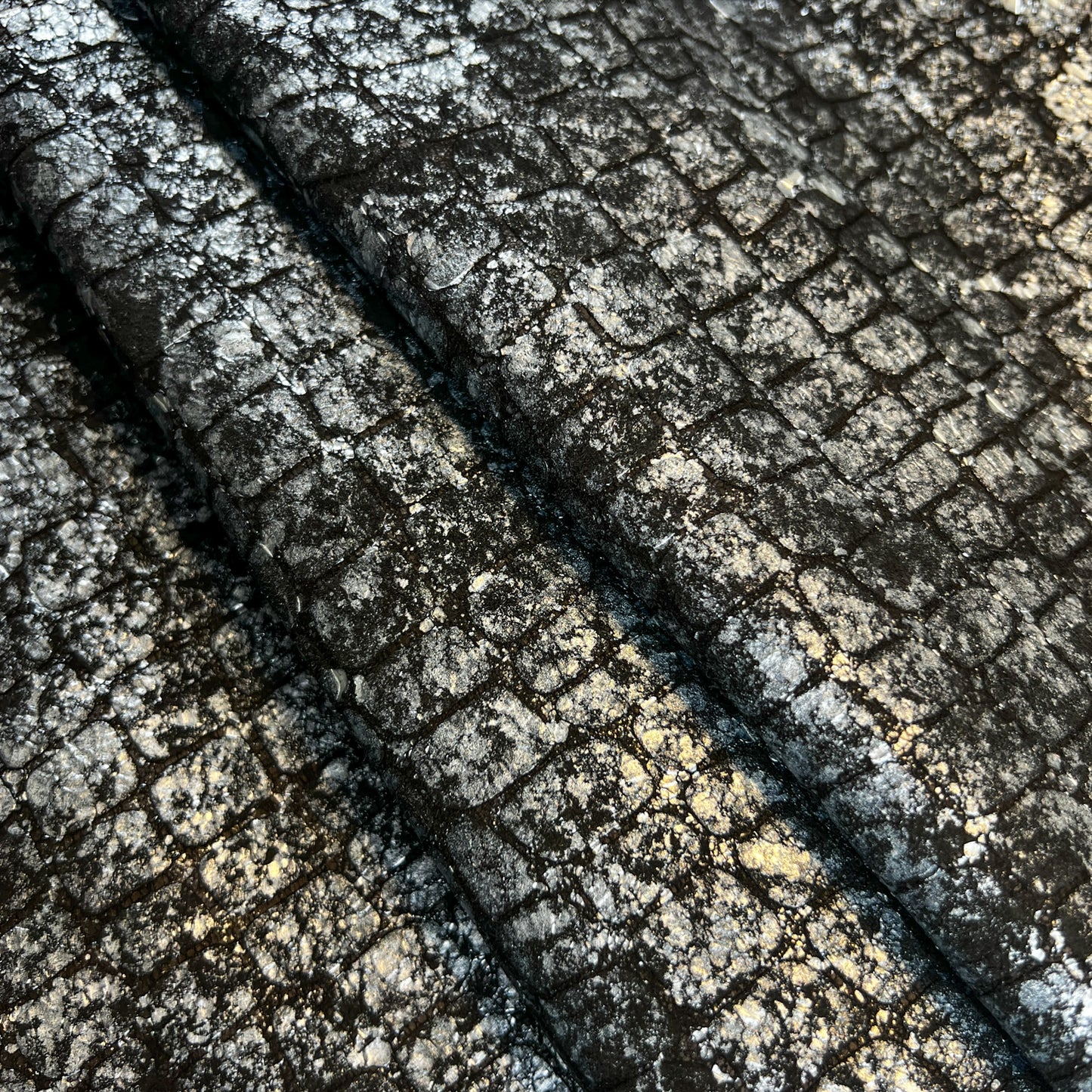 Silver Black Lambskin With Crocodile Print  0.8-0.9mm/2-2.25oz / DARK SILVER CROC 1488