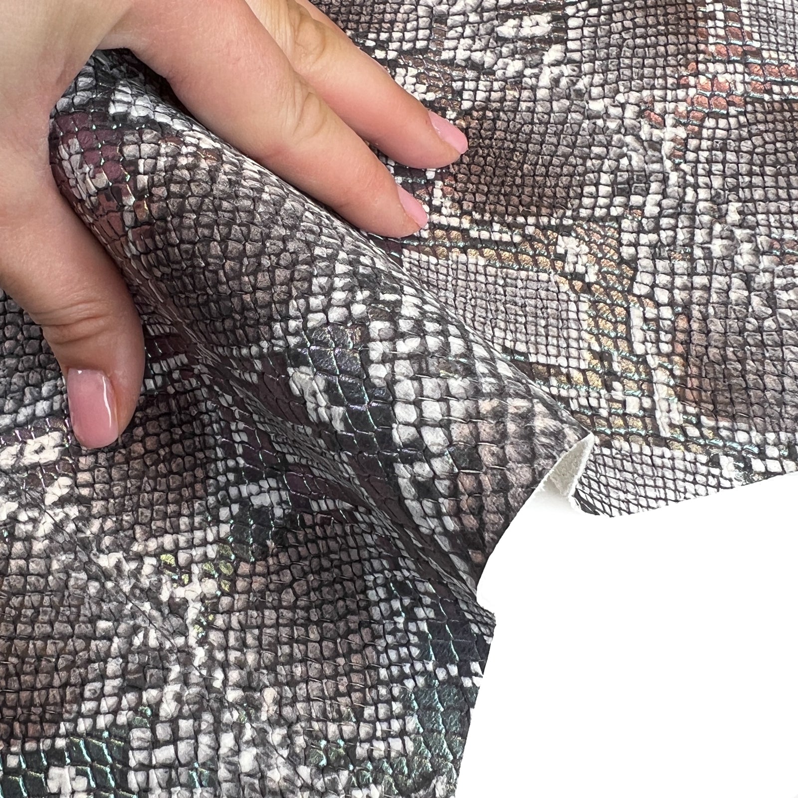 Gray Snake Print Lambskin GRAY PEARL SNAKE 1494 / 1.-1.1mm/2.5-2.75oz