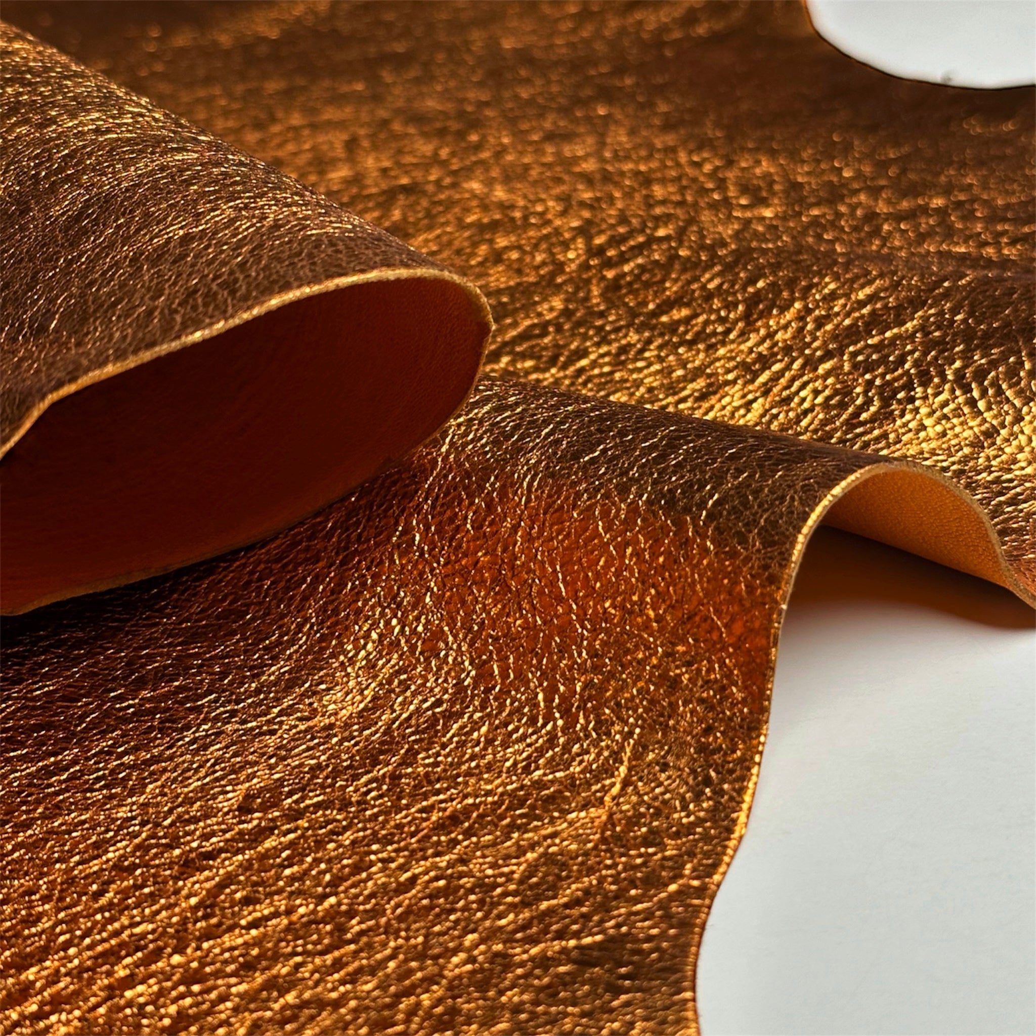 Metallic Crunchy Bronze Orange Lambskin 0.7-0.8mm/1.75-2oz ORANGE CRUCH 1571