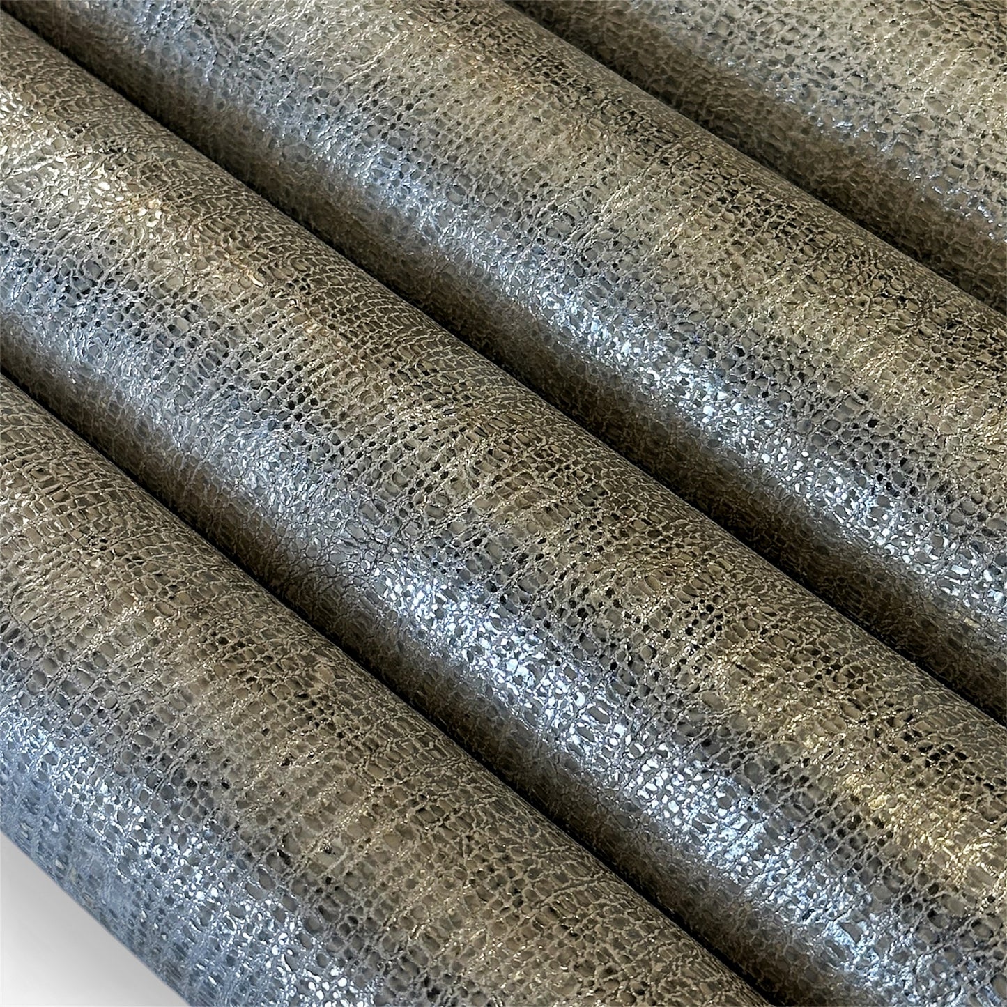 Silver Metallic Lambskin With Texture 1-1.1mm/2.5-2.75oz TEXTURED SILVER 1539