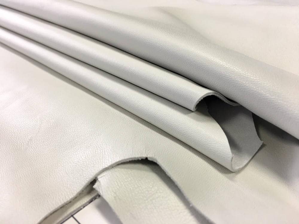 White Lambskin 0.9mm/2.25oz LILY WHITE 339