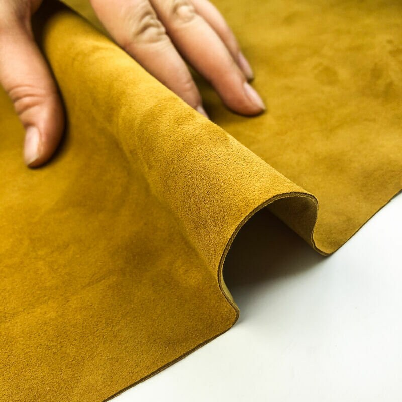 Dark Yellowish-Green Suede Lambskin 0.7mm/1.75oz / OLIVE OIL 1000