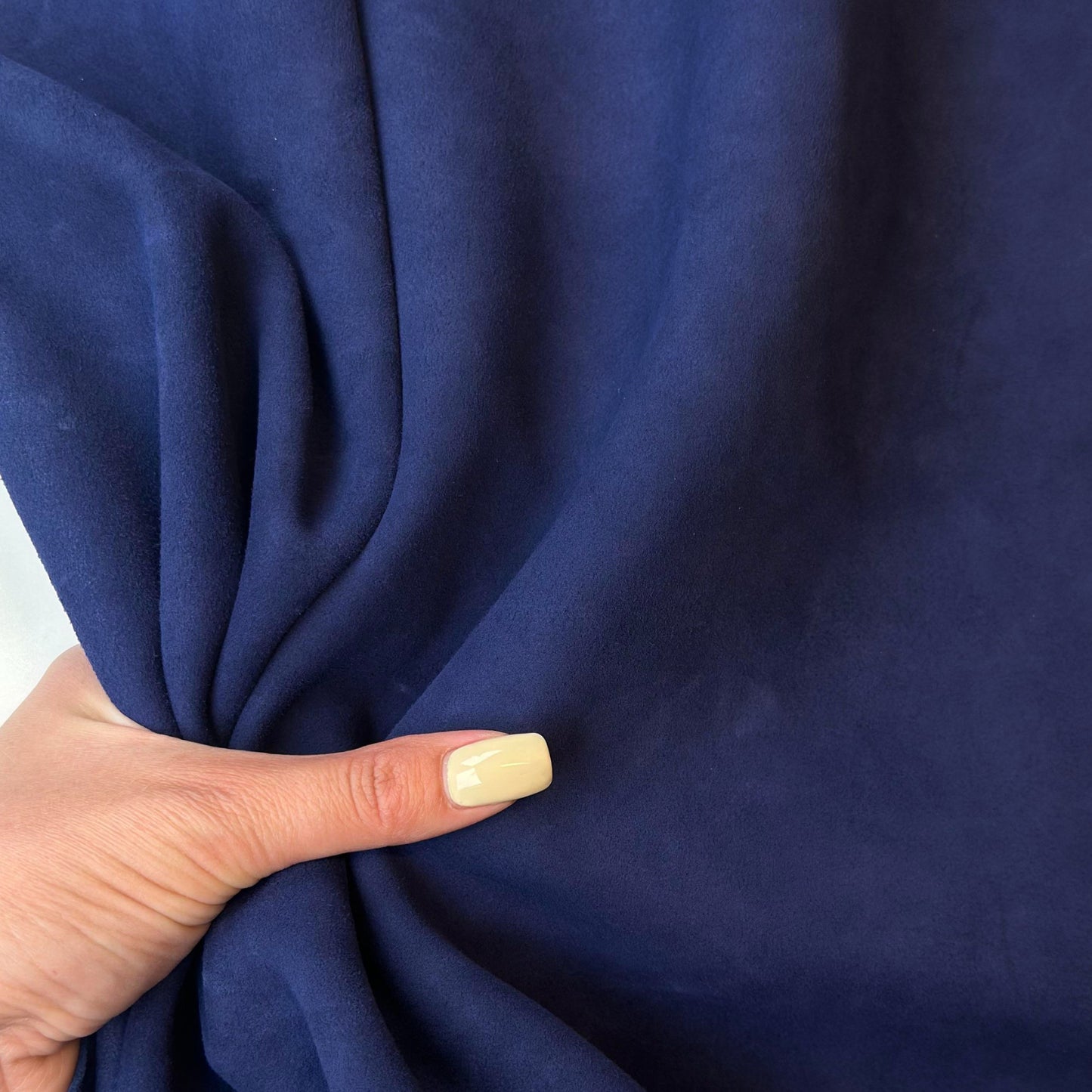Blue Lambskin Suede 0.9mm/2.25oz ESTATE BLUE 574