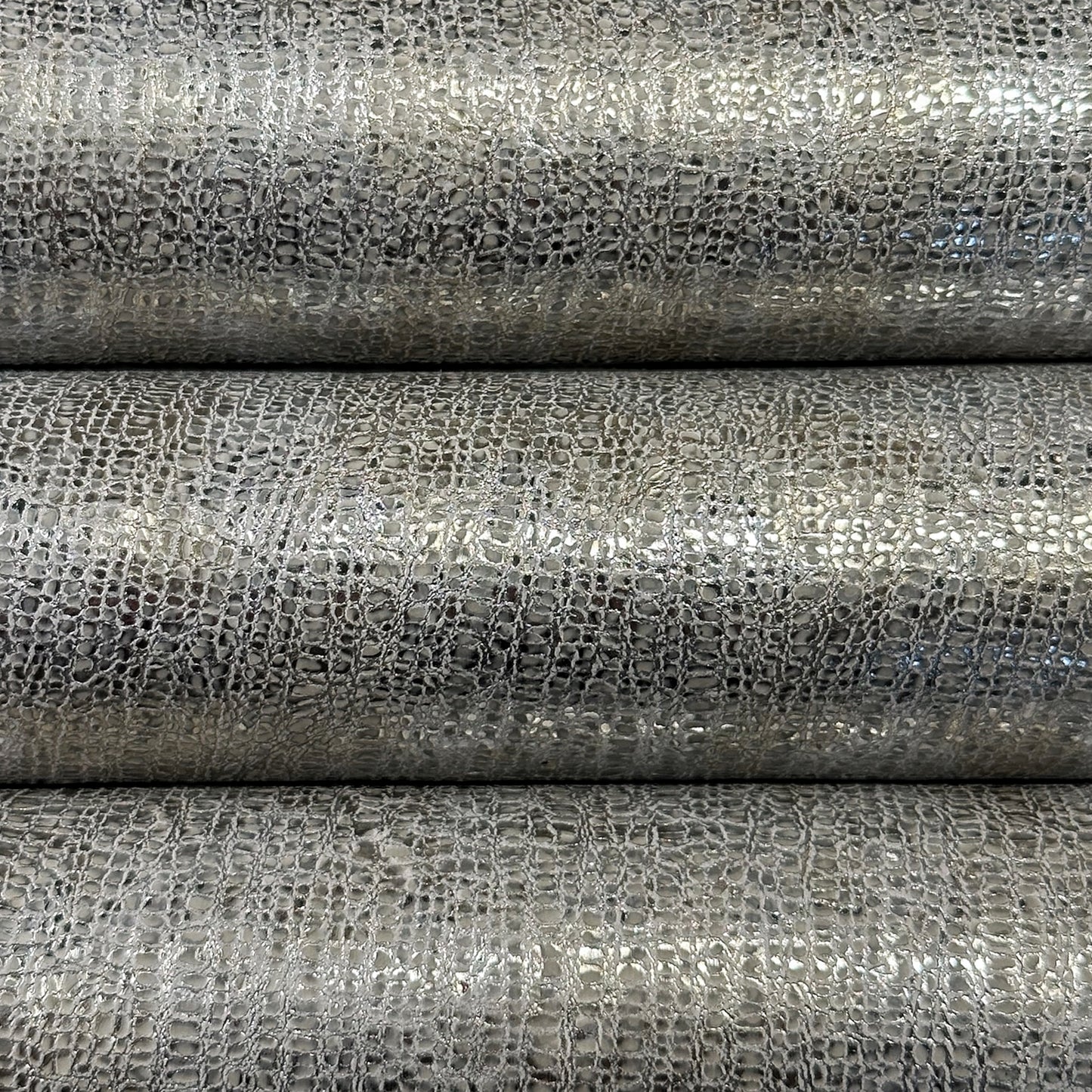 Silver Metallic Lambskin With Texture 1-1.1mm/2.5-2.75oz TEXTURED SILVER 1539