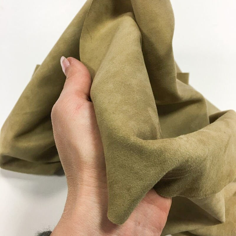 Beige/Green Soft Suede Lambskin 0.6mm/1.5oz / LARK 702