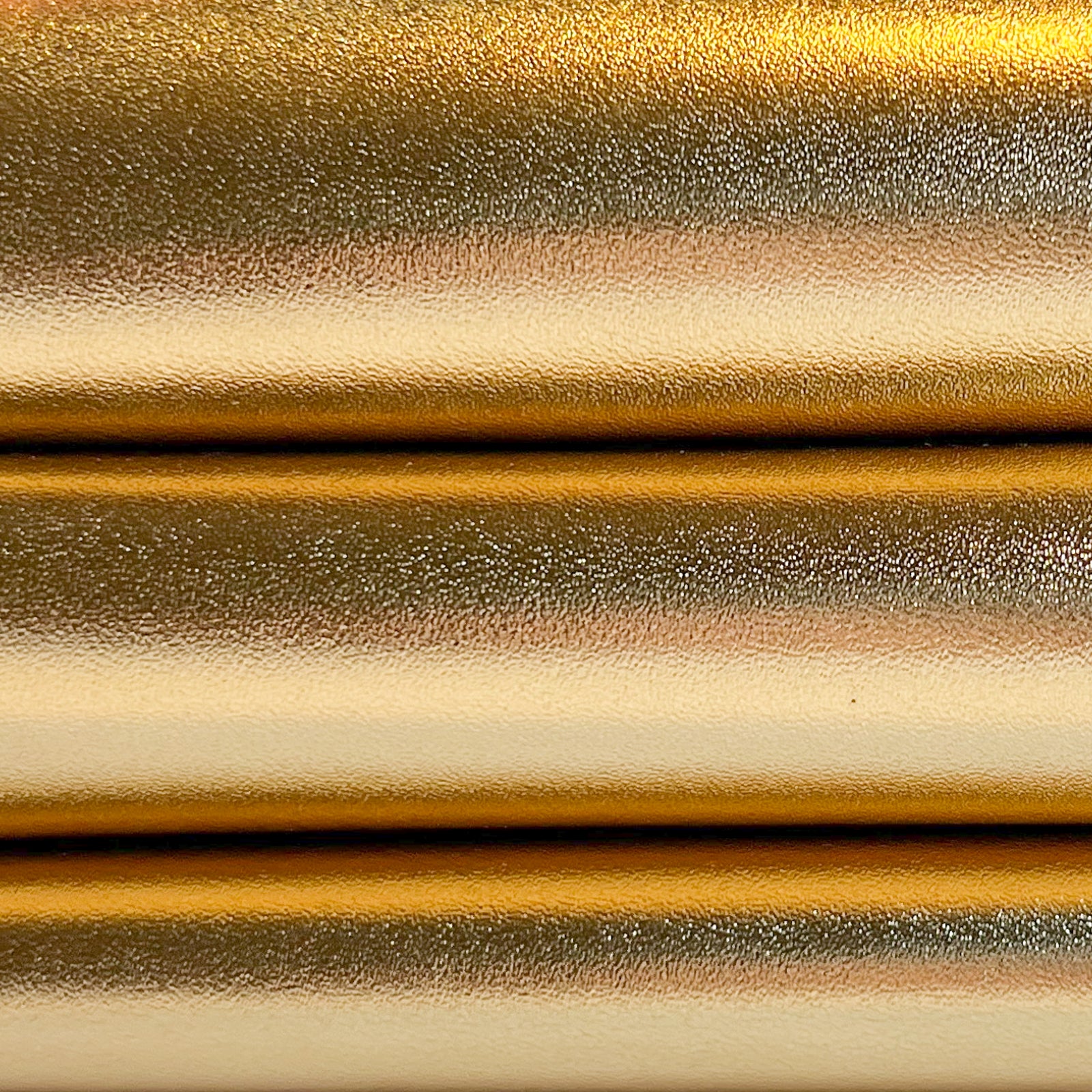 Shiny Metallic Gold Lambskin 0.7mm/1.75oz CLASSIC GOLD 1462