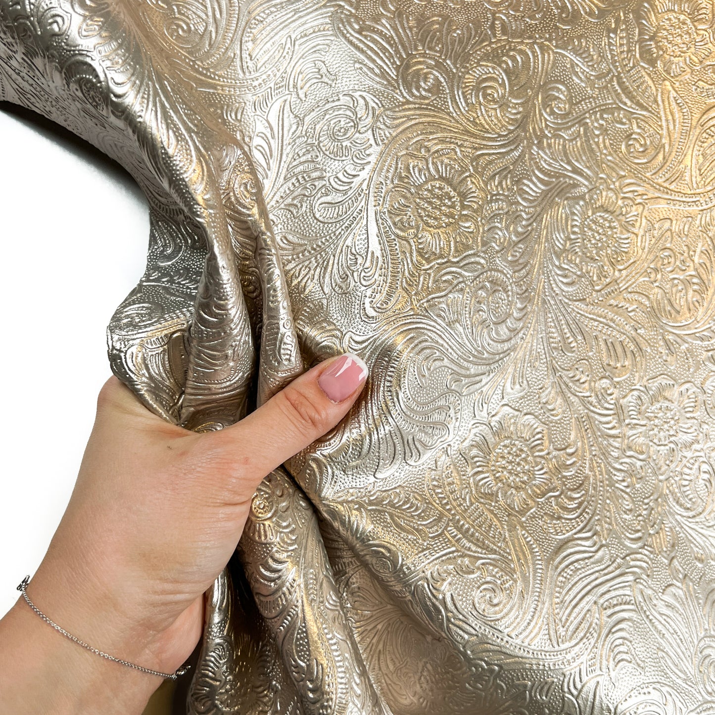 Light Gold Metallic Lambskin With Flower Print PEARL FLOWERS 1469 0.7mm/1.75