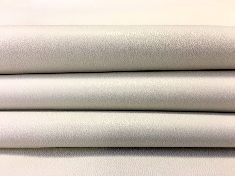 White Lambskin 0.9mm/2.25oz LILY WHITE 339
