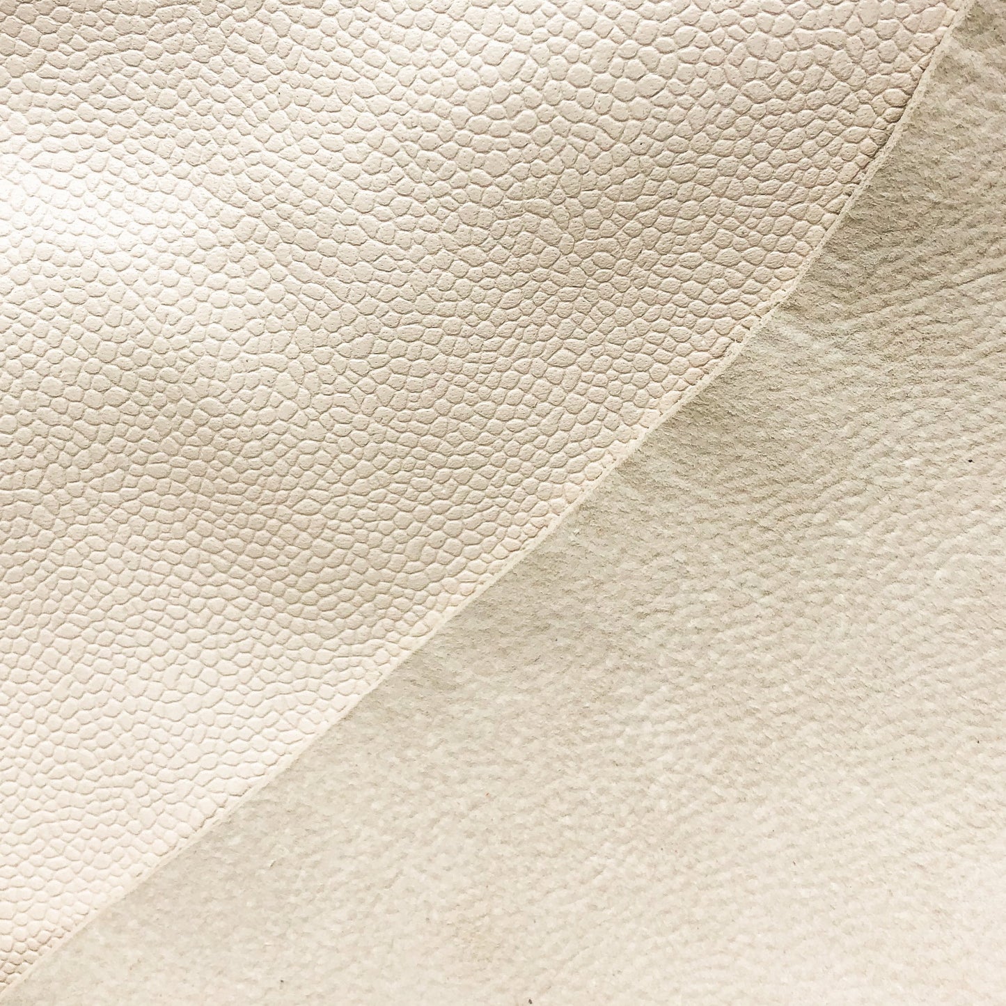 Milk White Lambskin 1mm/2.5oz Milky WHITE PEBBLED 922