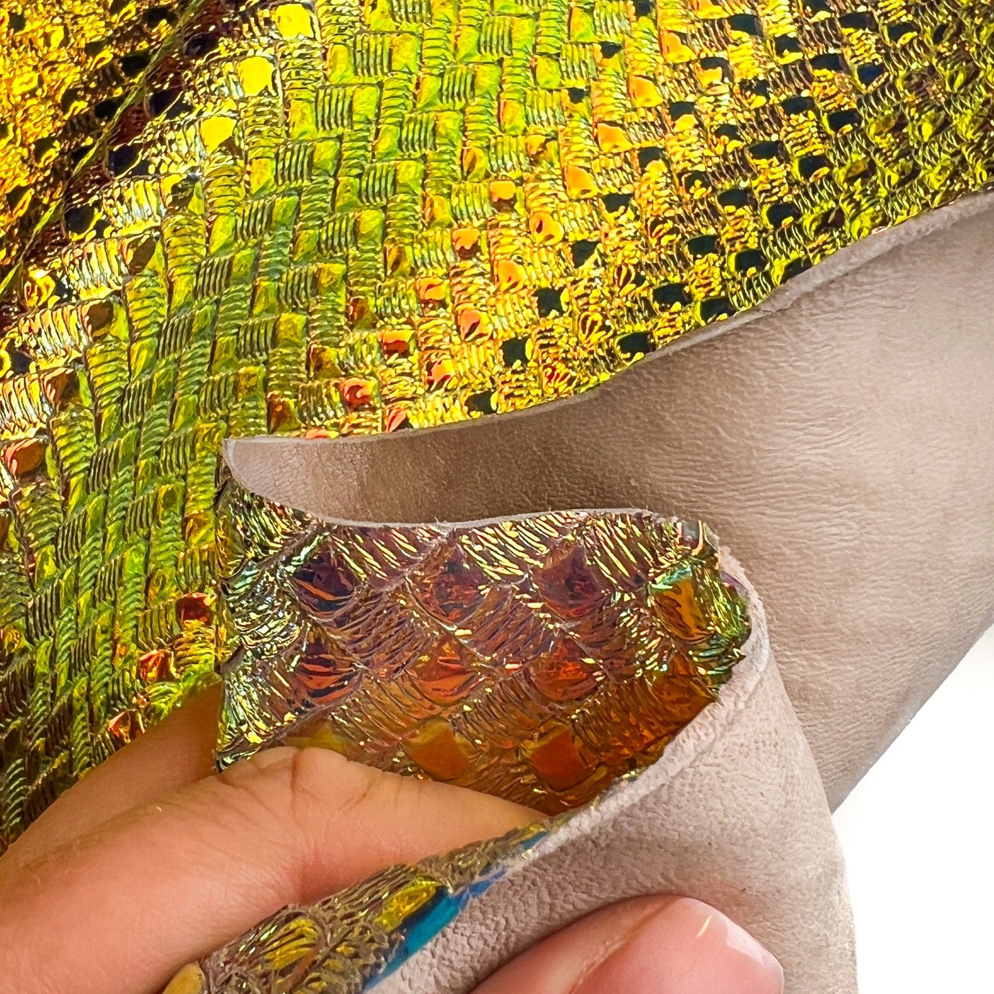 Holographic Lambskin With Shiny Print 1.2mm/3oz / Red HOLO SCALES 1126