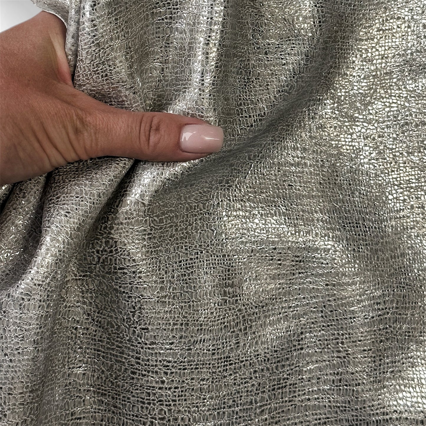 Silver Metallic Lambskin With Texture 1-1.1mm/2.5-2.75oz TEXTURED SILVER 1539