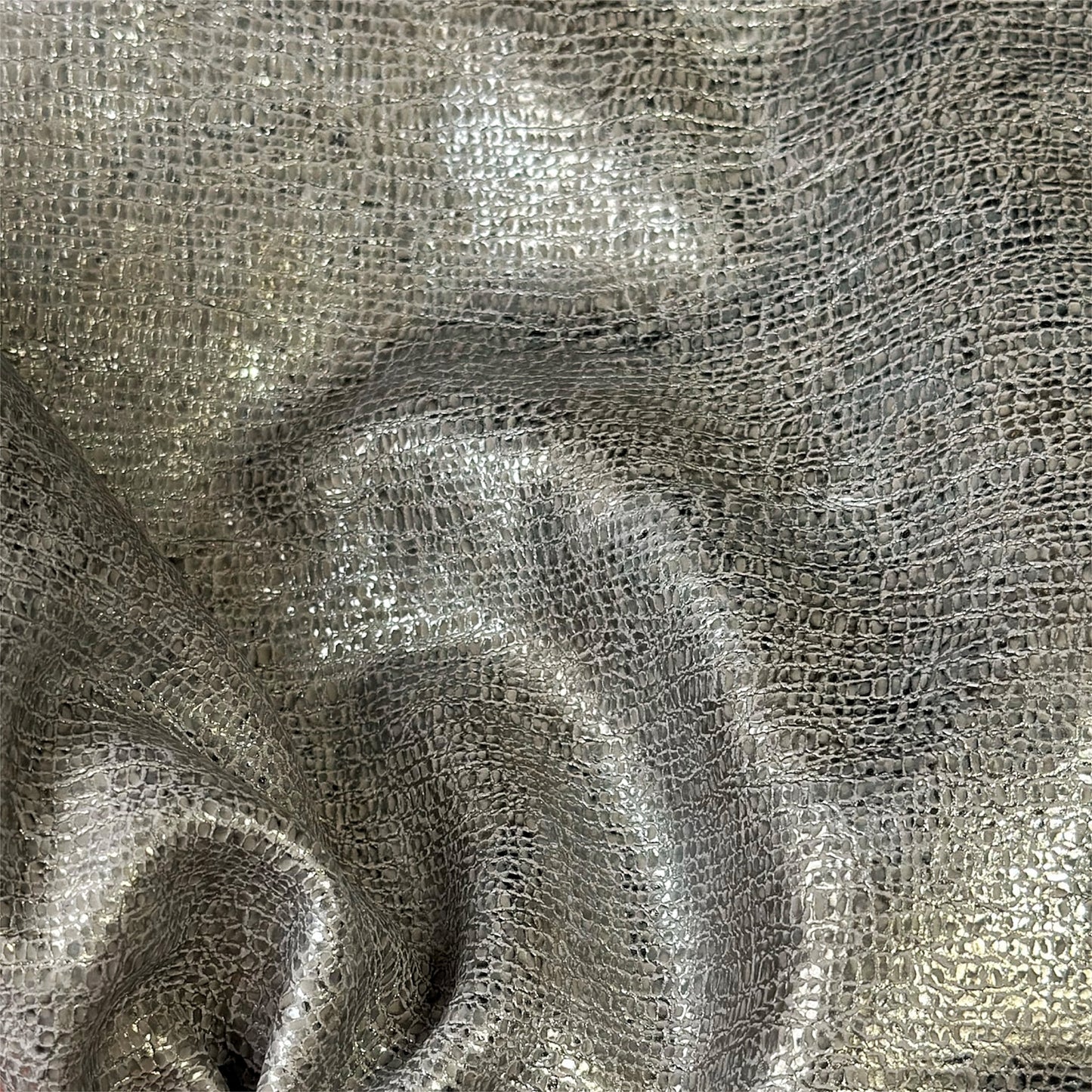 Silver Metallic Lambskin With Texture 1-1.1mm/2.5-2.75oz TEXTURED SILVER 1539