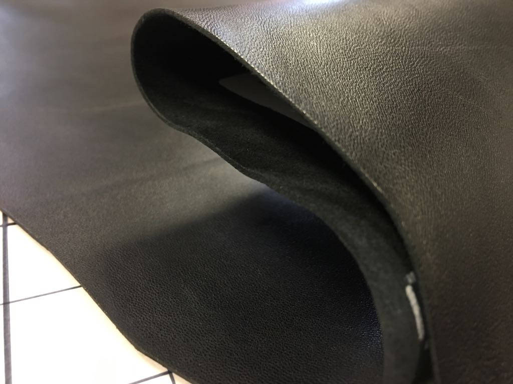 Black Lambskin Leather  0.9 mm/2.25oz BLACK LIMO 519