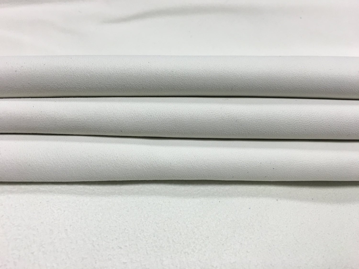 Snow White Lambskin Suede 0.6mm/1.5oz / SUEDE WHITE 118